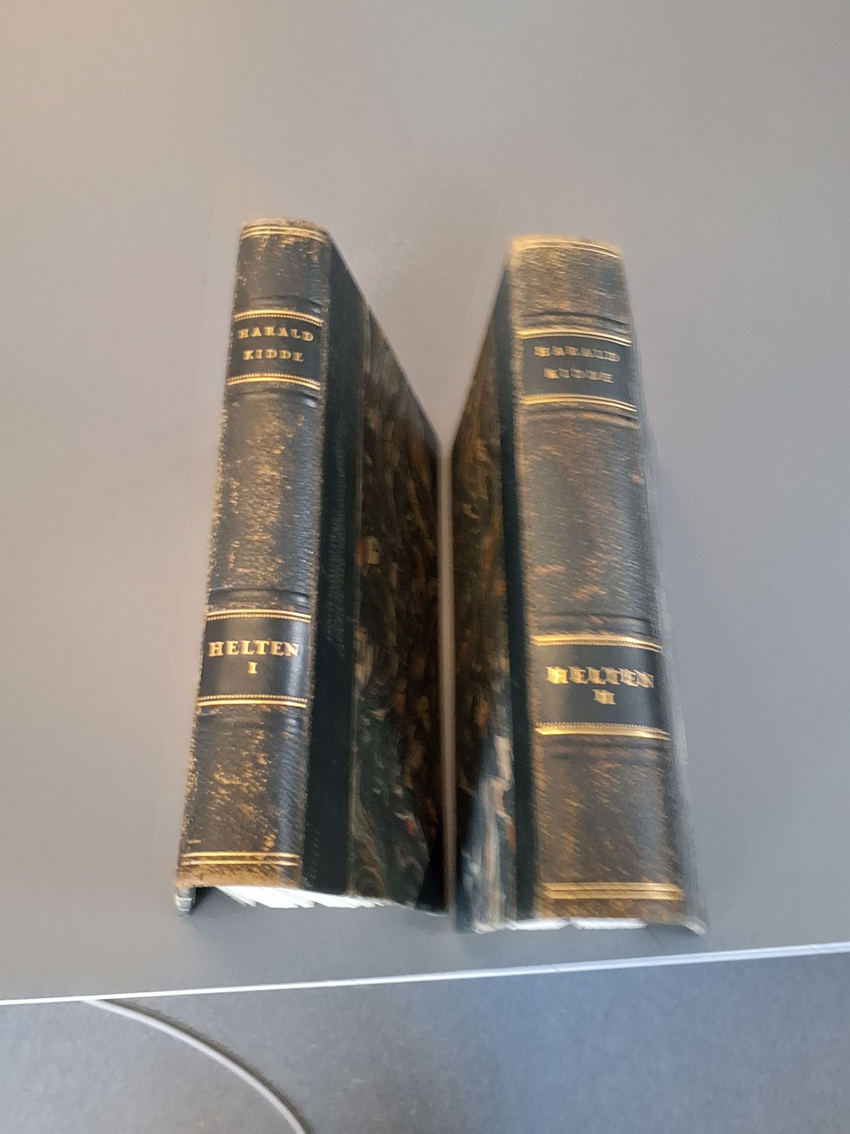 HARALD KIDDE  HELTEN 2 STYK