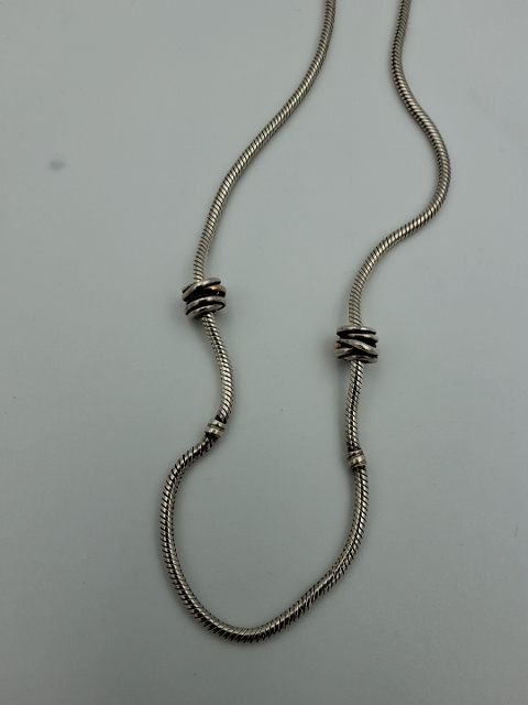 4. Pandora halskæde m. 2 charms