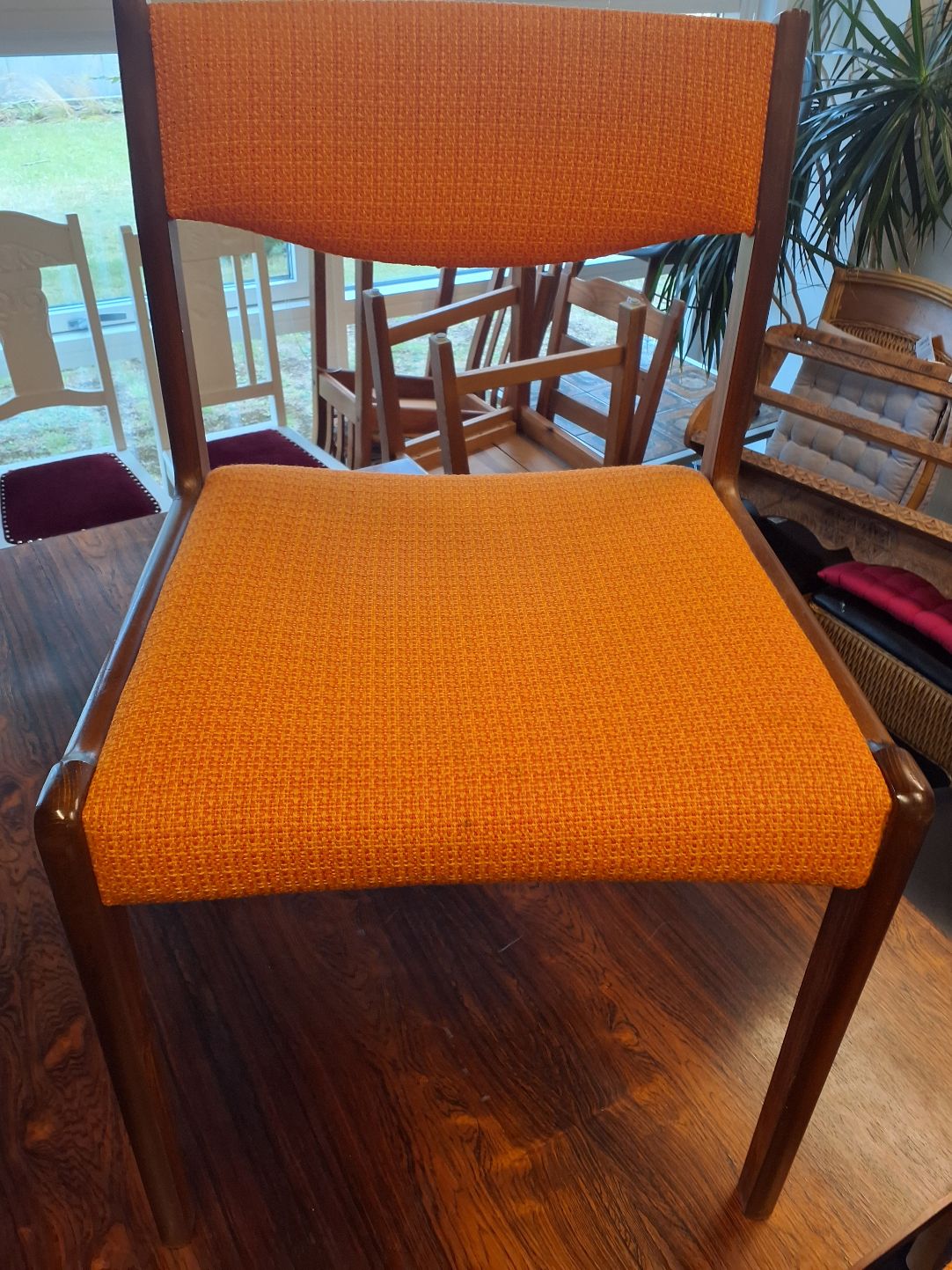 Stole med orange betræk 2. Stk