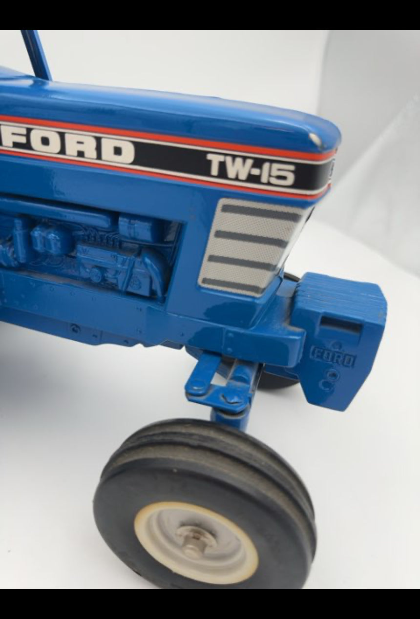 Ford TW-15 metal traktor