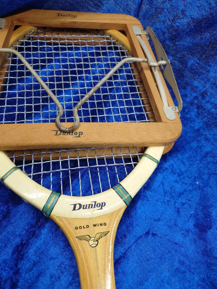 Dunlop tennis ketcher
