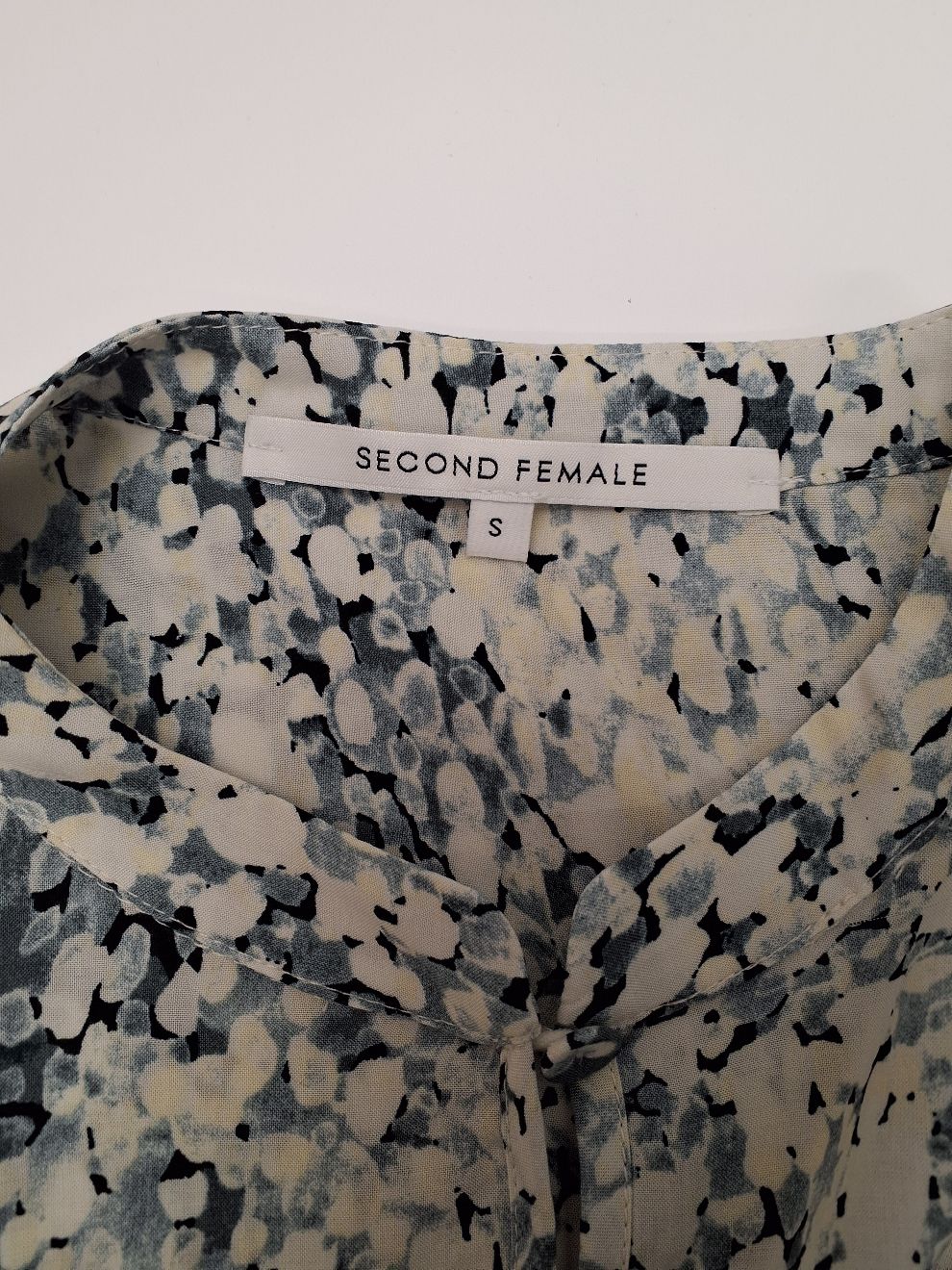 Second Female bluse