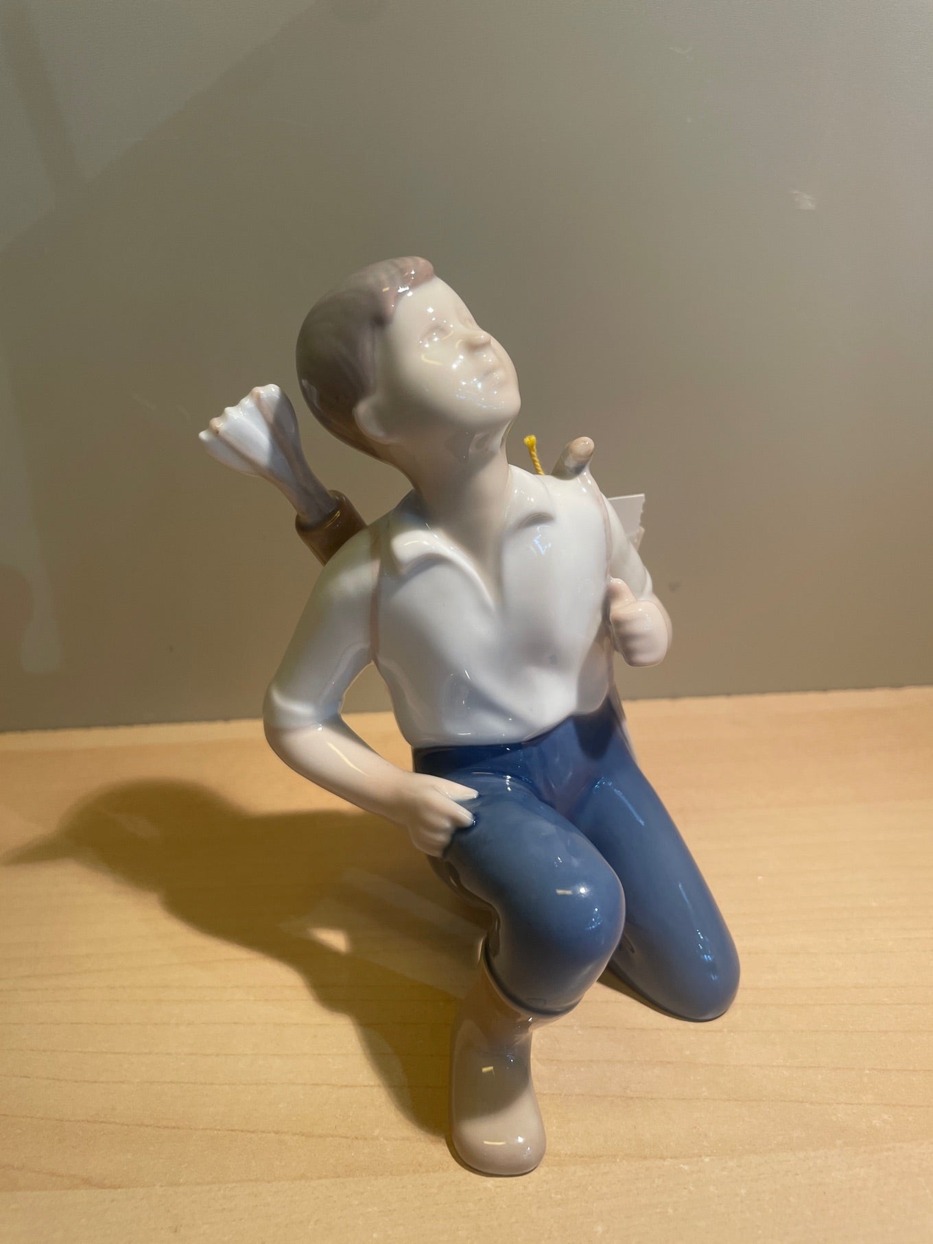 B&G porcelæns figur. Nr. 2327