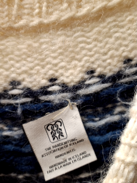 Uld sweater - håndstrikket i uldgarn fra Island