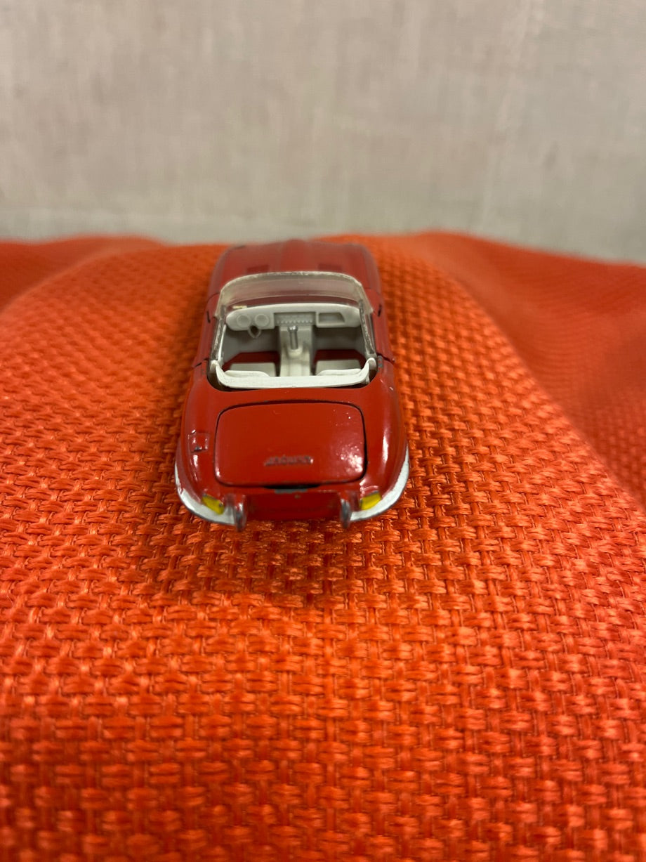 Tekno Jacuar E type