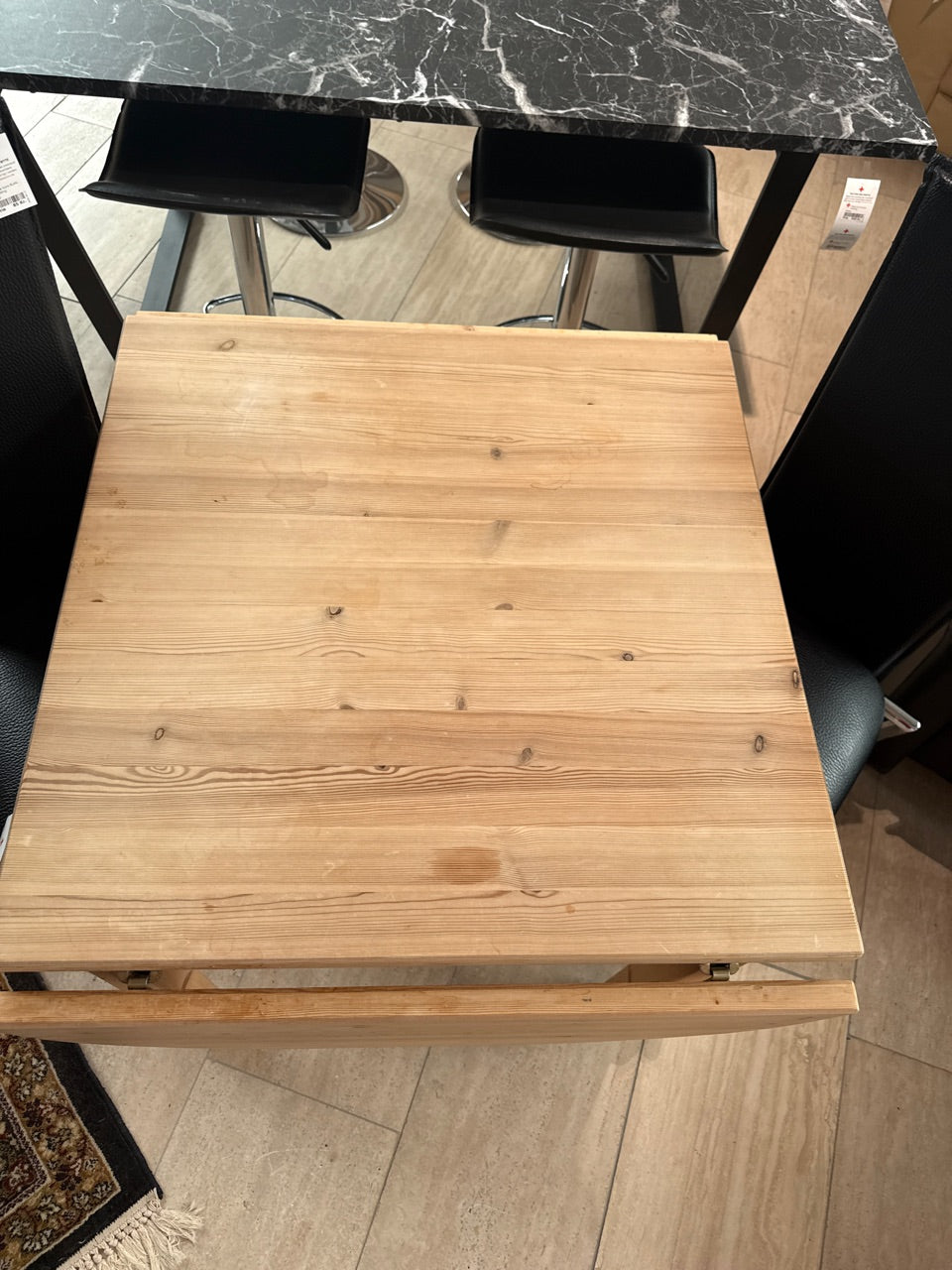 Spisebord i træ m. Plader