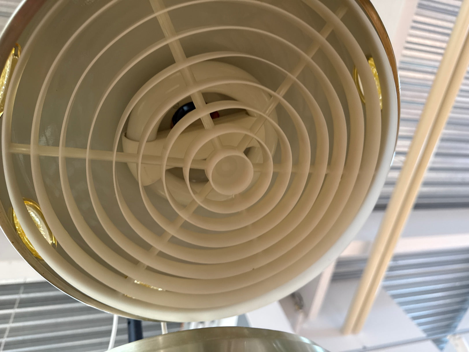 Lampe i messing