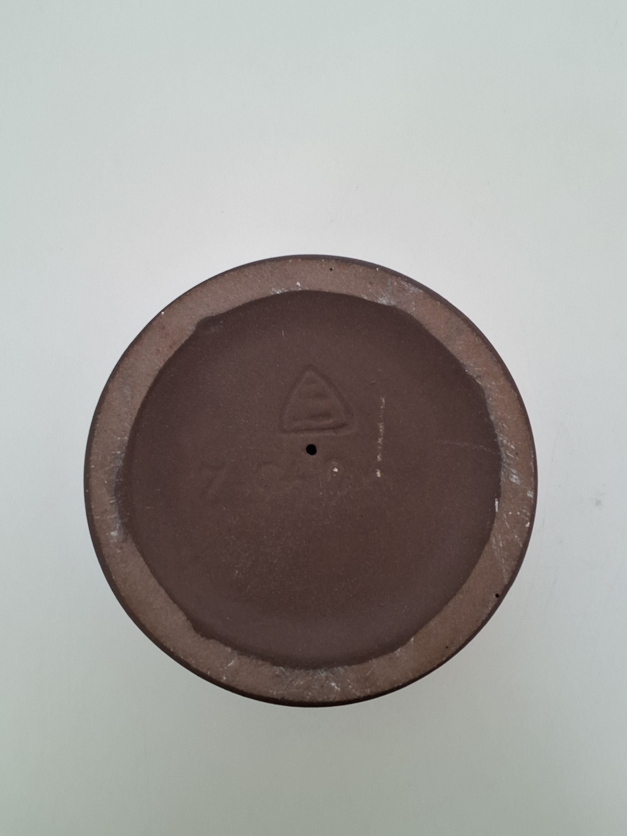 Keramisk brune skål