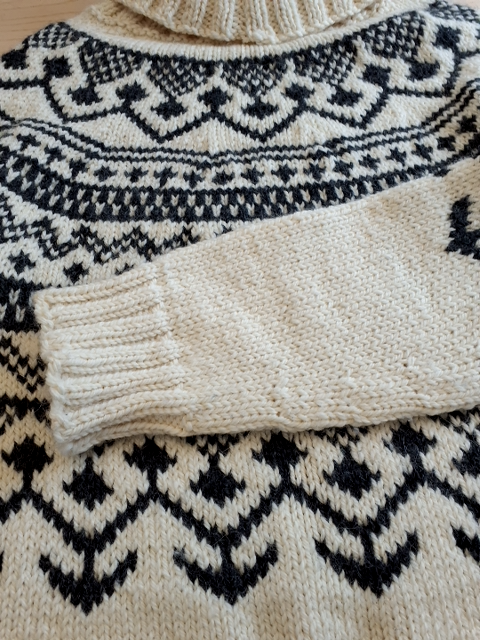 Hjemmestrikket sweater