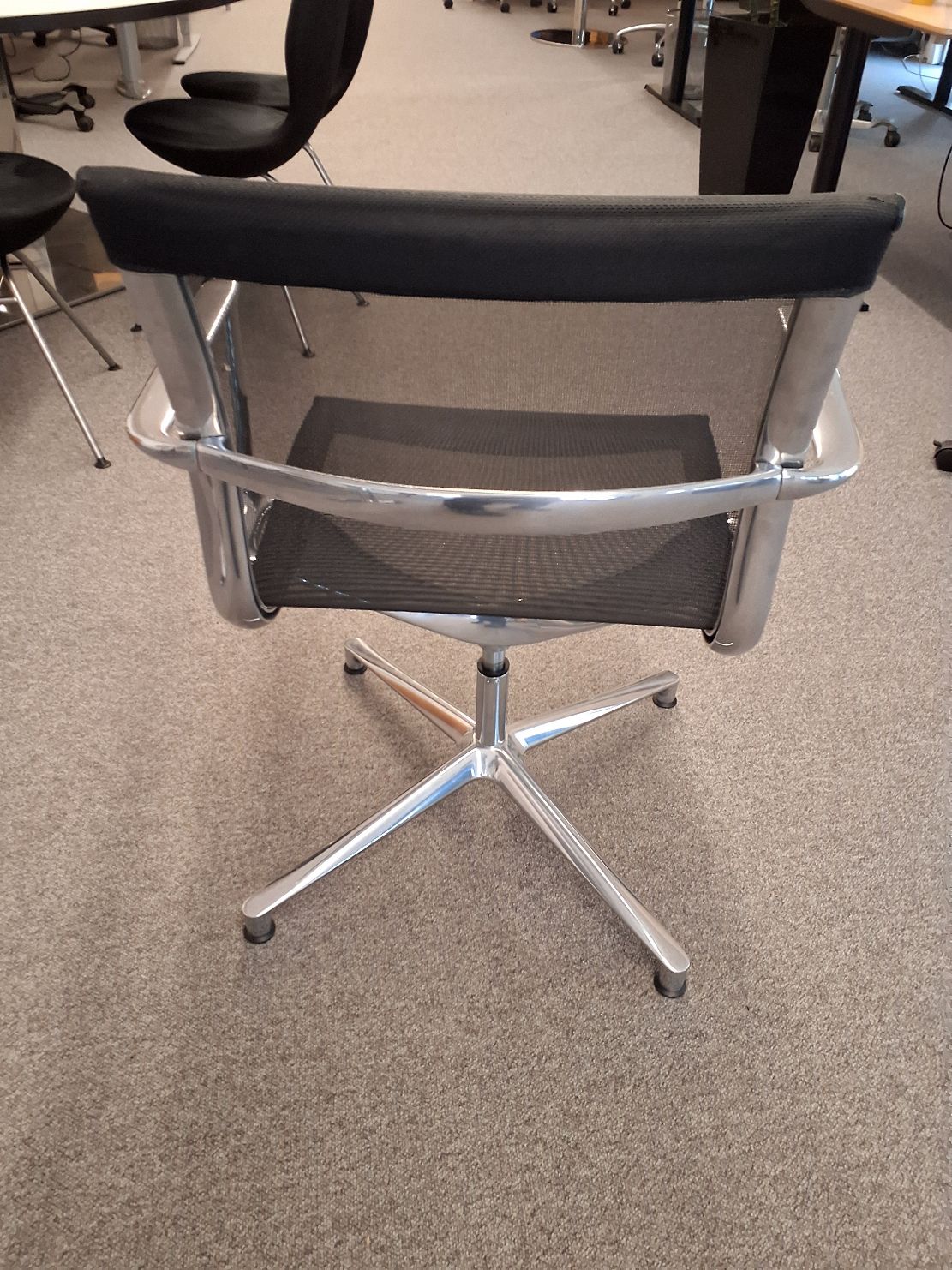 Konferencestol IFC - 6011