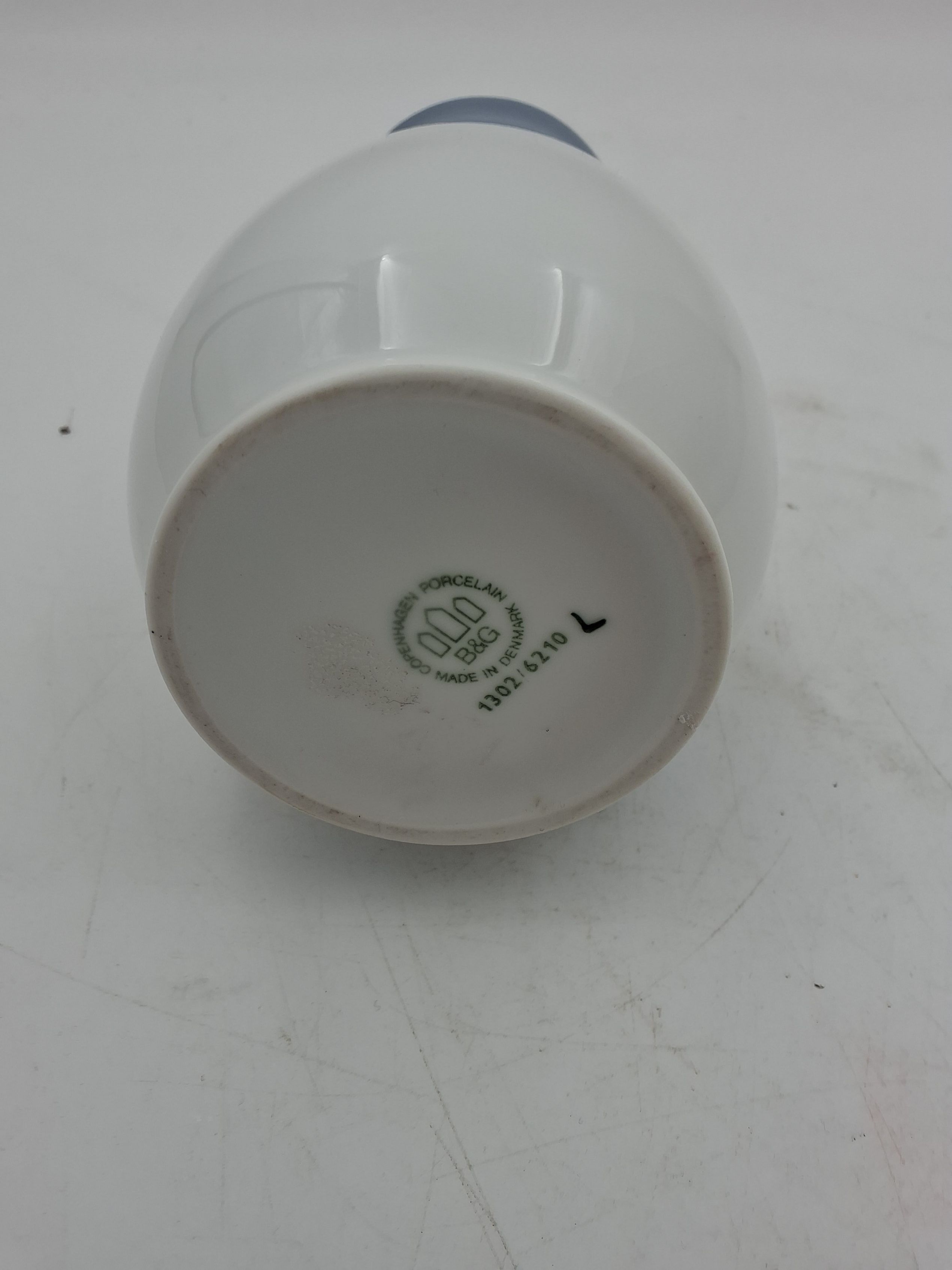 B&G porcelænsvase m/motiv af en kirke