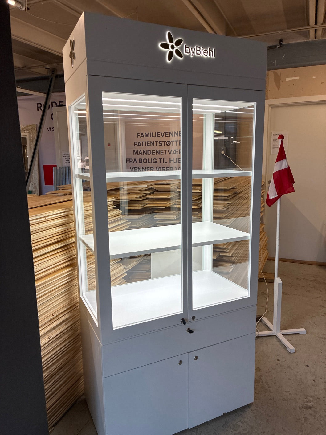 Vitrine/udstillingsskab