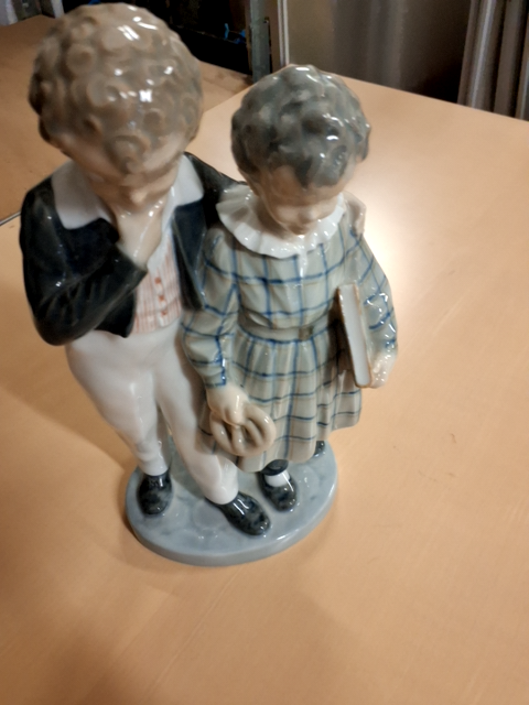 "Flugten til Amerika", porcelænsfigur fra Royal Copenhagen