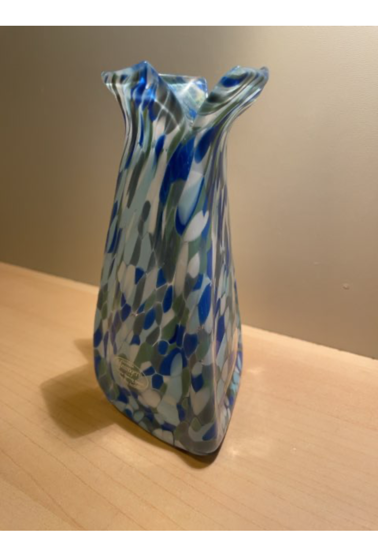 Vase fra Glasrøgeriet i Gudhjem