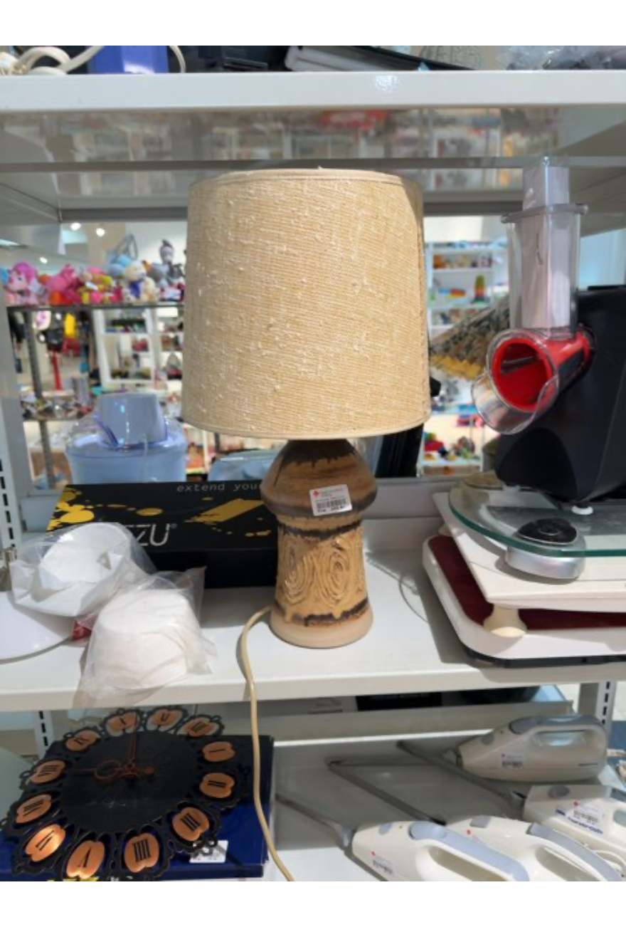 Lampe med dekoreret fod