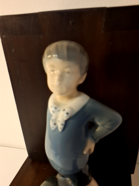 kongelig Porcelæn Dren med bold