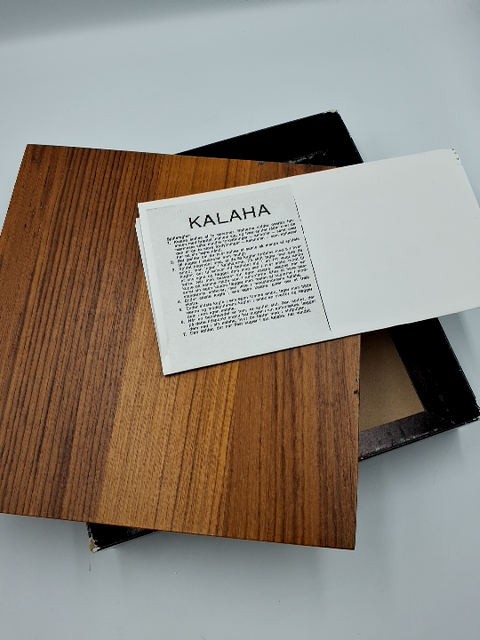 Kalaha spil udført i teak
