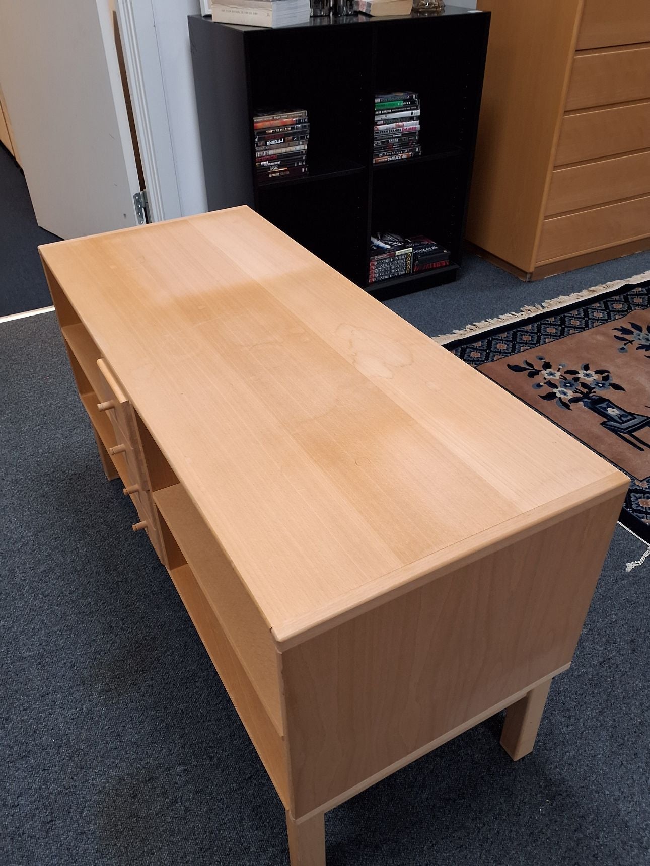 Rimme Design TV-bord med to skuffer