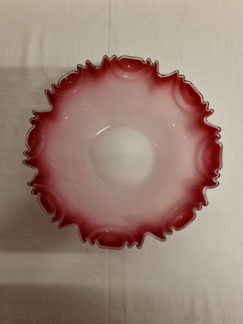 Rød glasskål