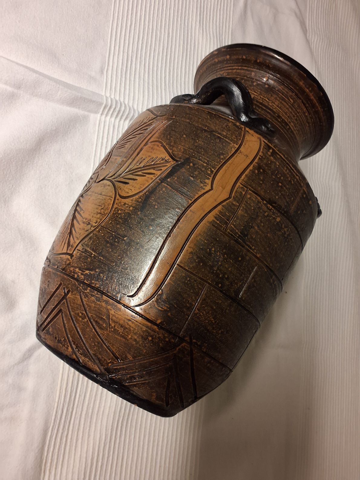 En fin keramik vase med h