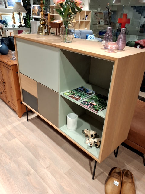 Flot skab. Aura Cabinet