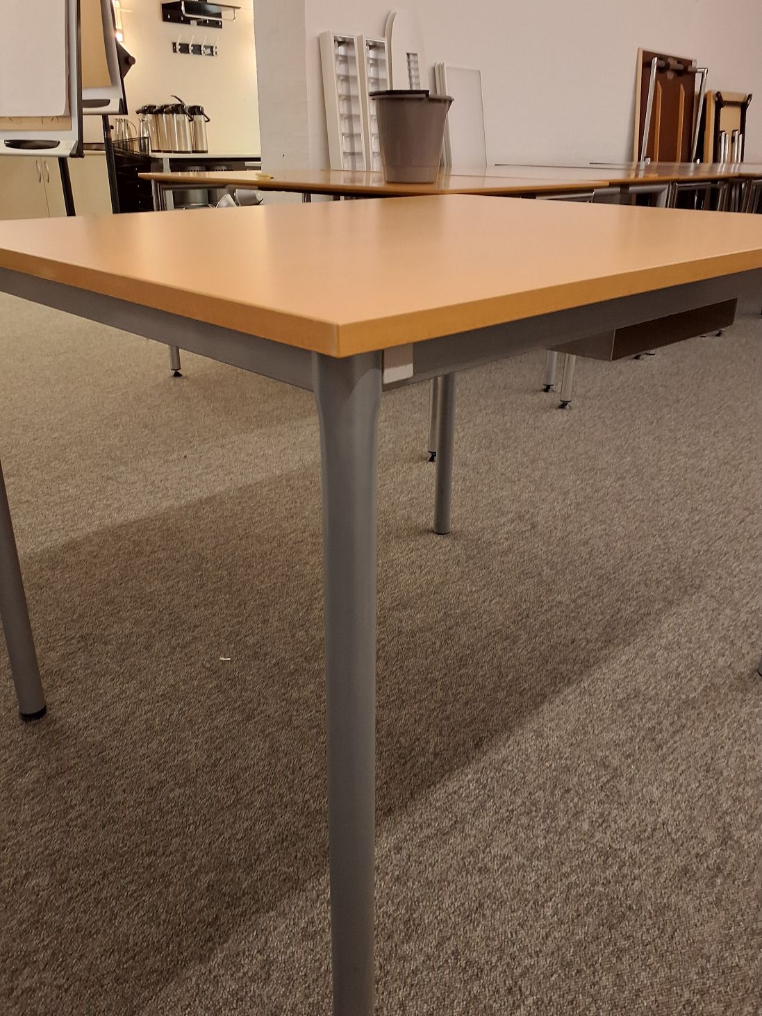 Bord i bøgefinish - 7110