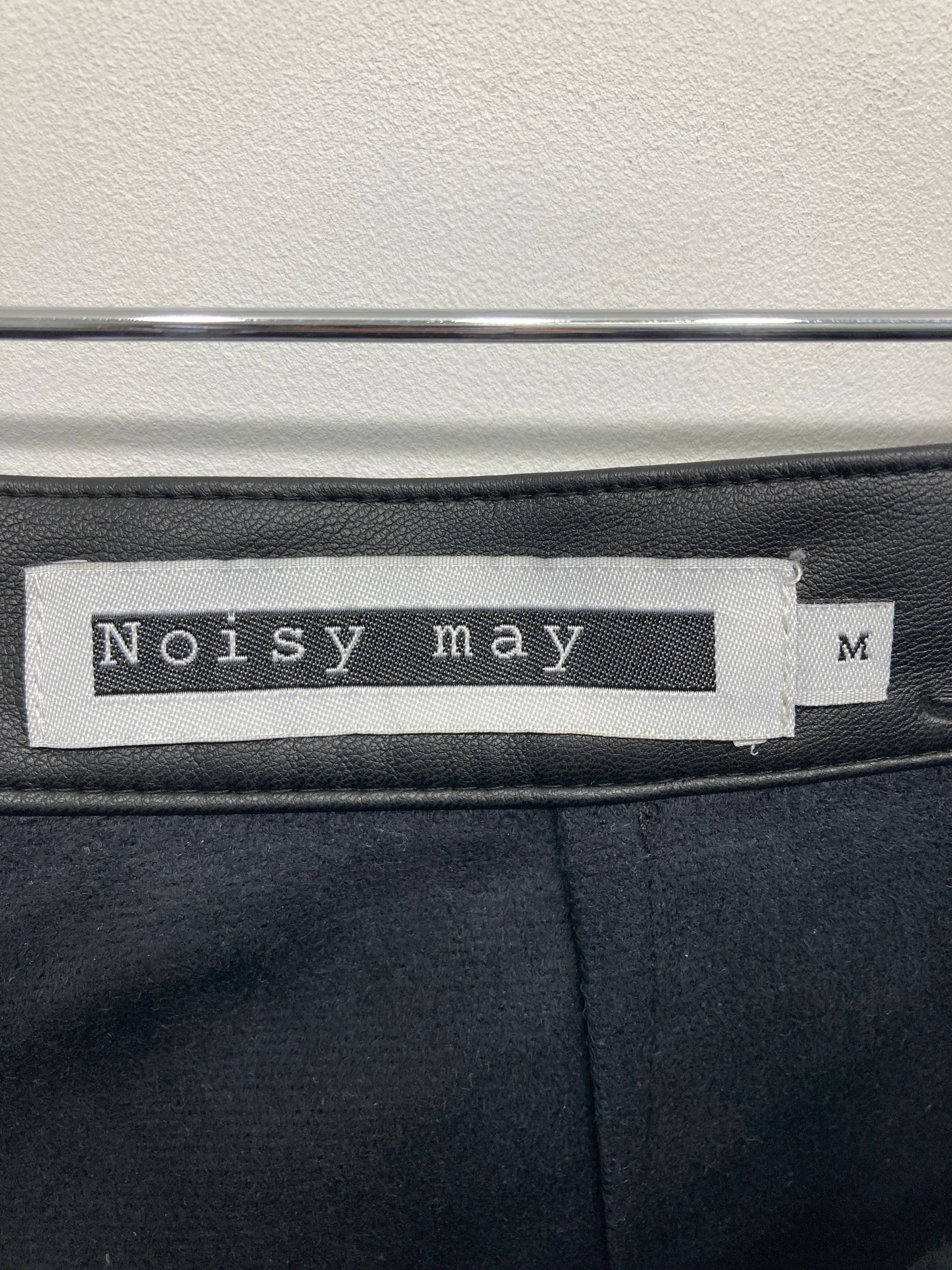 Noisy May Nederdel