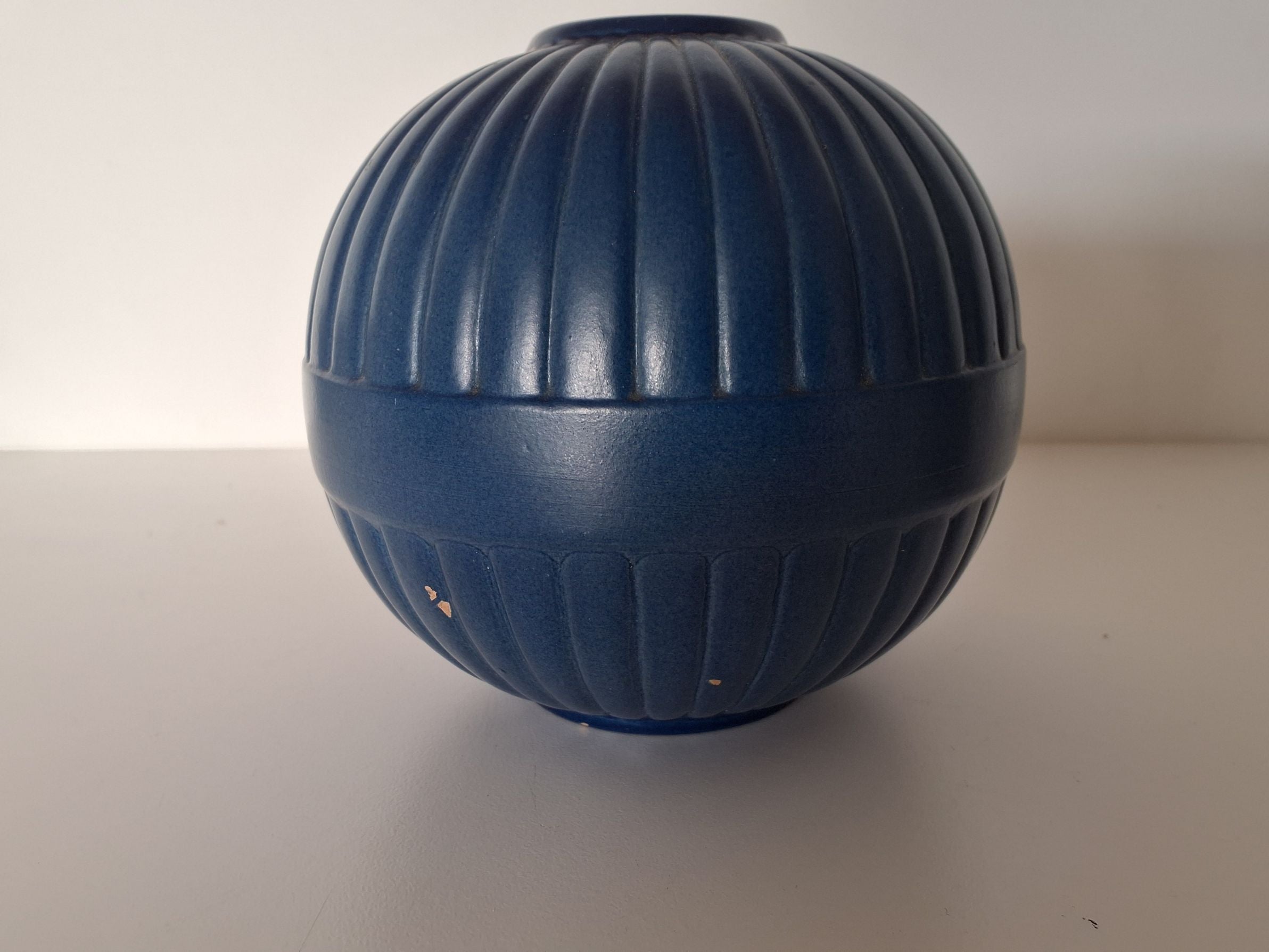 Ipsen - Mørkeblå rund vas