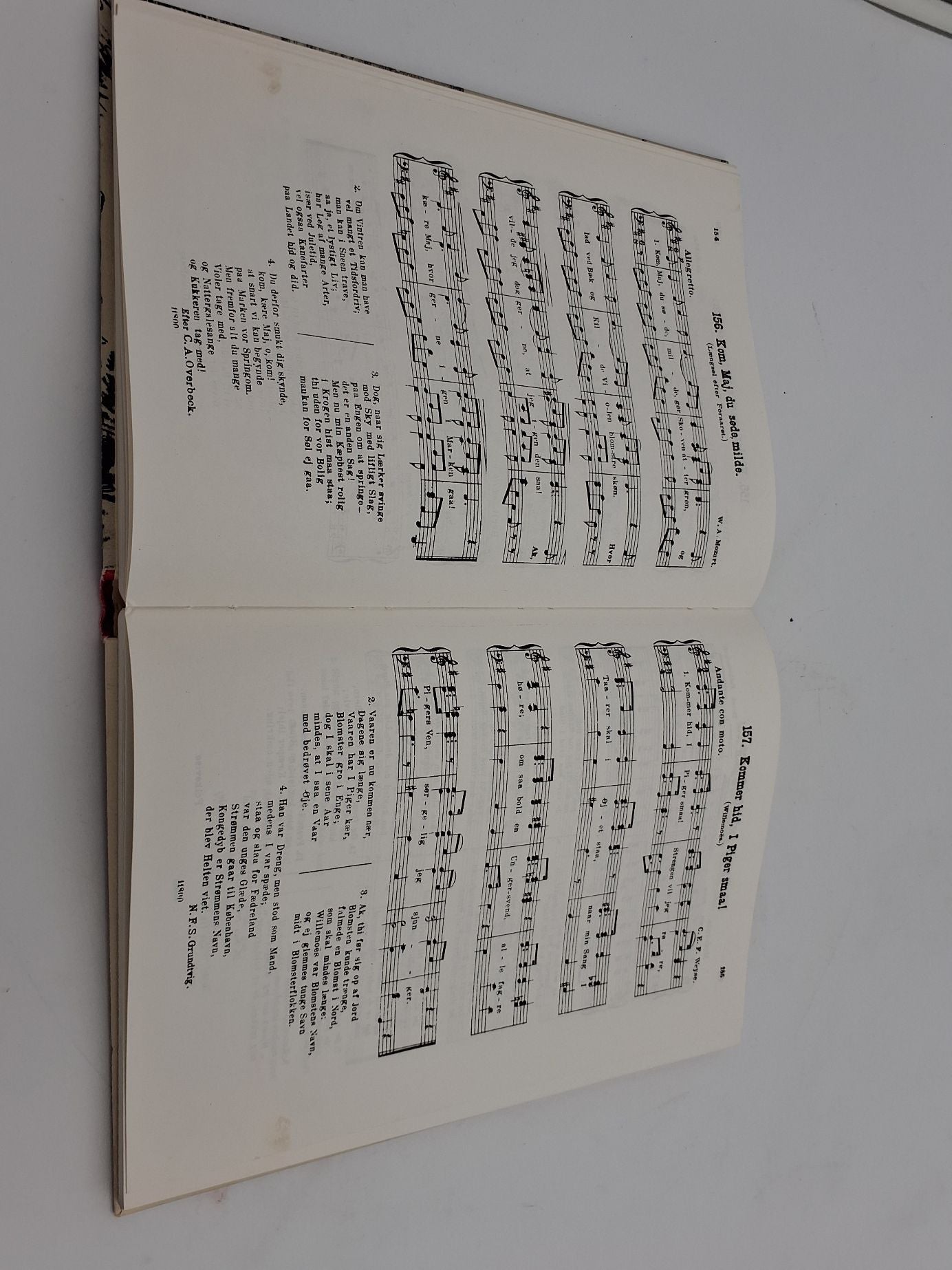 Hansen, Wilhelm: "Danmarks Melodibog 1500 danske sange for piano med underlagt Tekst, 1. del, Musik Forlag, København.