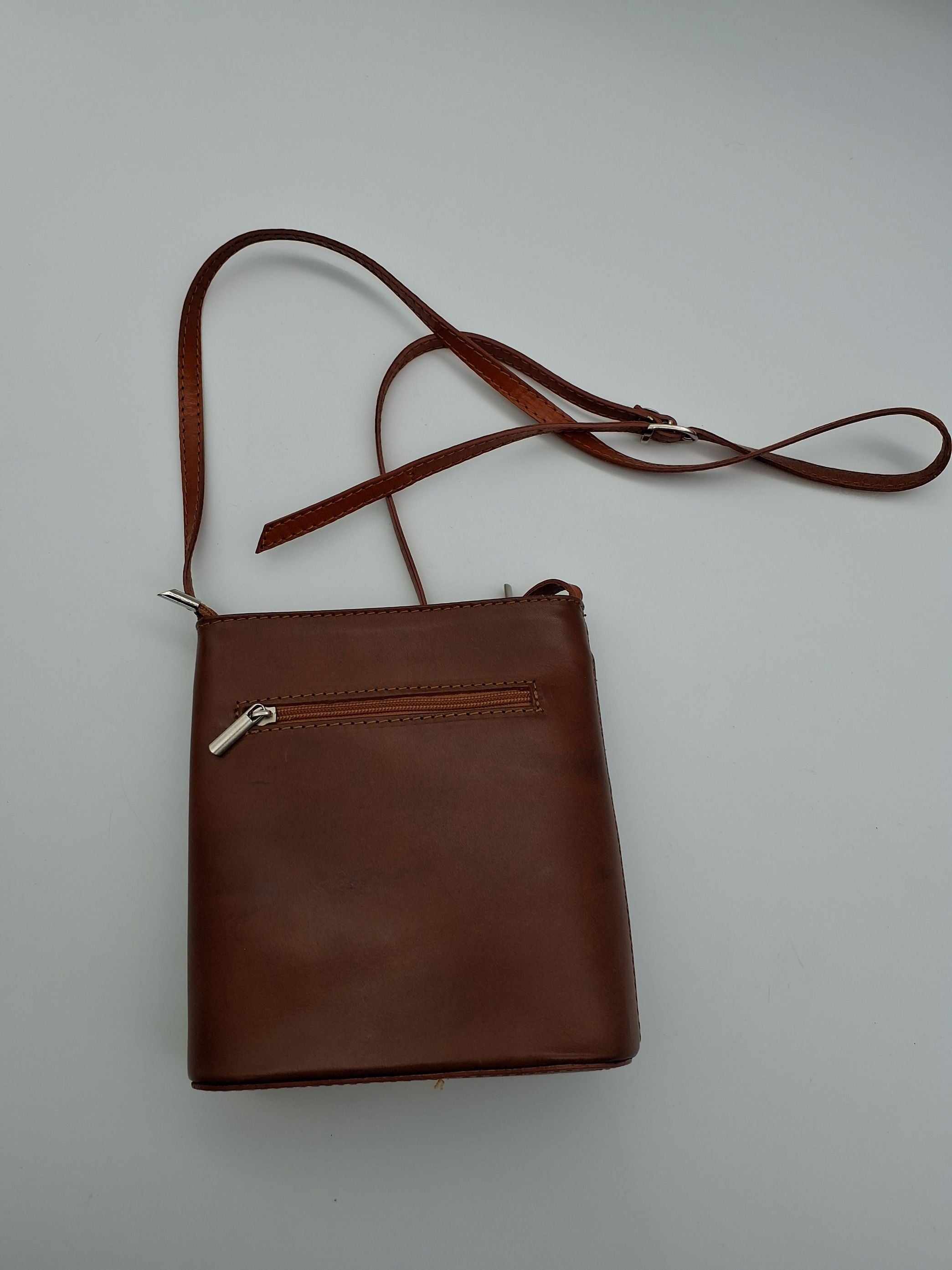 Vera Pelle Crossbody Taske