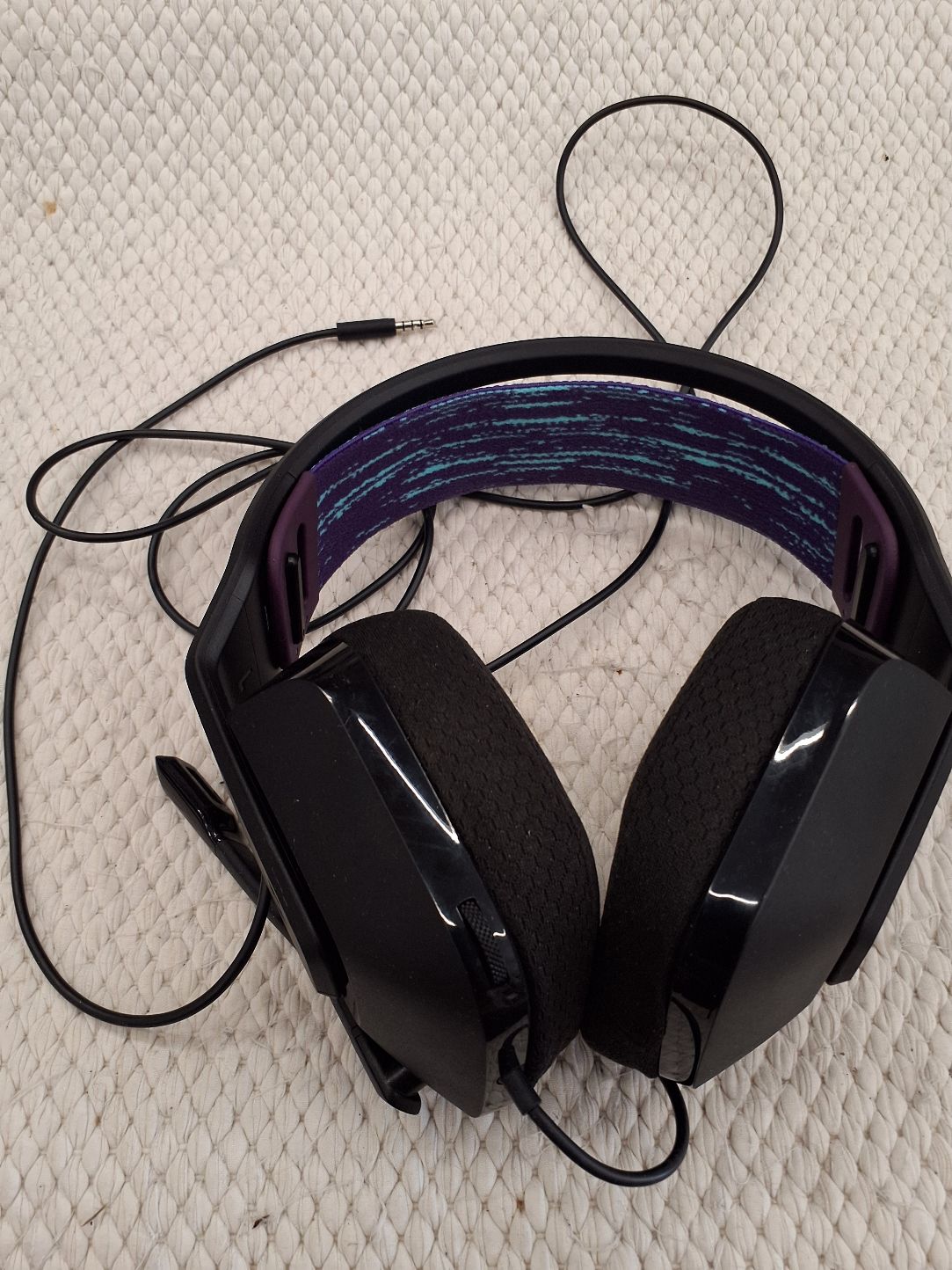 Logitech G335