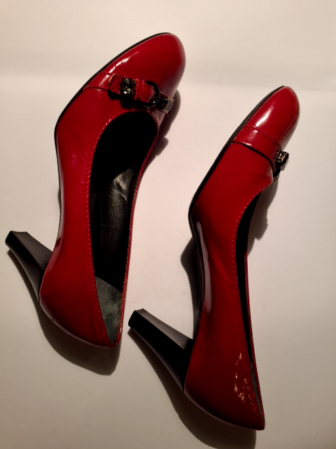 De Robert heels
