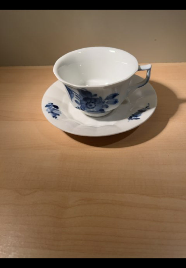 Royal Copenhagen, Blå Blomst Kantet.