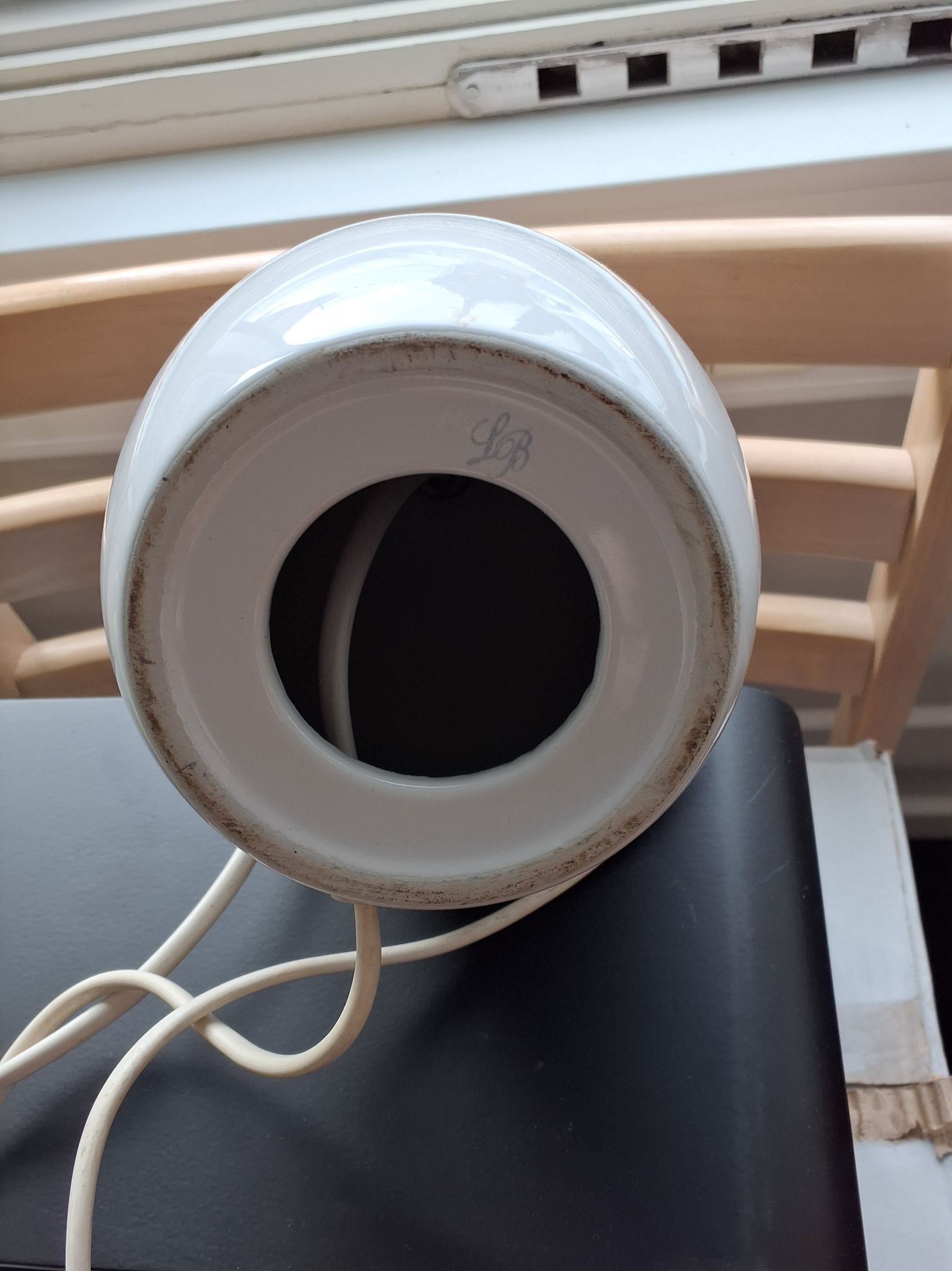 Hvid bordlampe