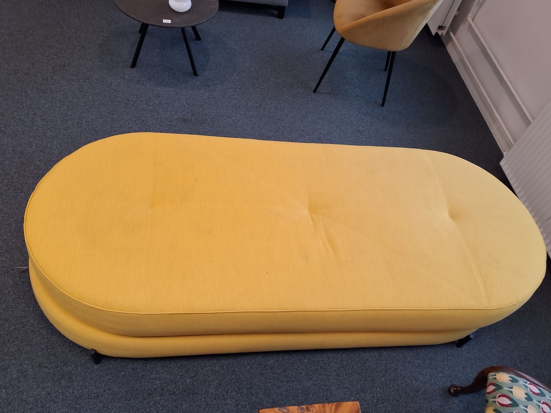Gul ottoman fra Innovation Living