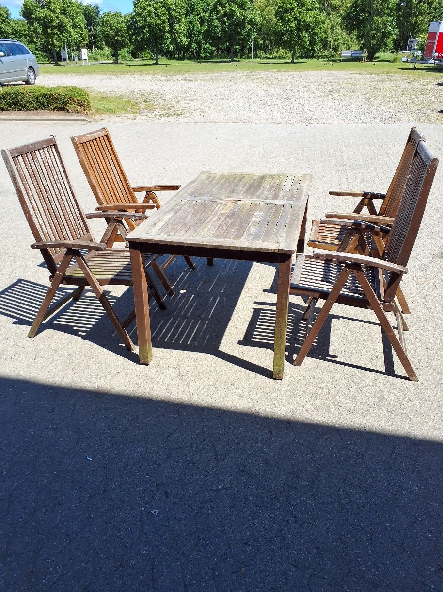 Havebord m. 4 stole