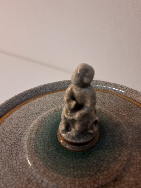Kongelig porcelæns skål med låg