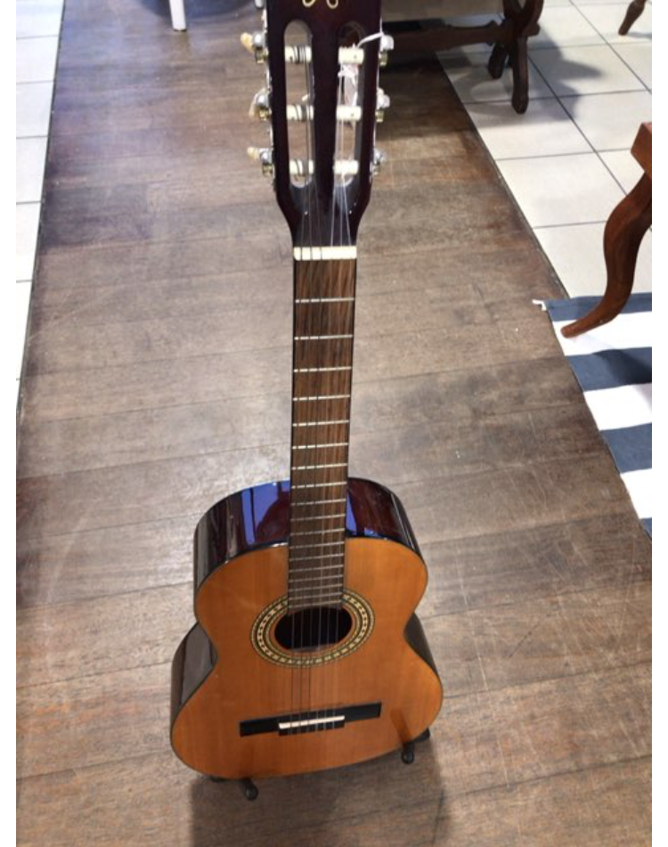 Guitar med holder