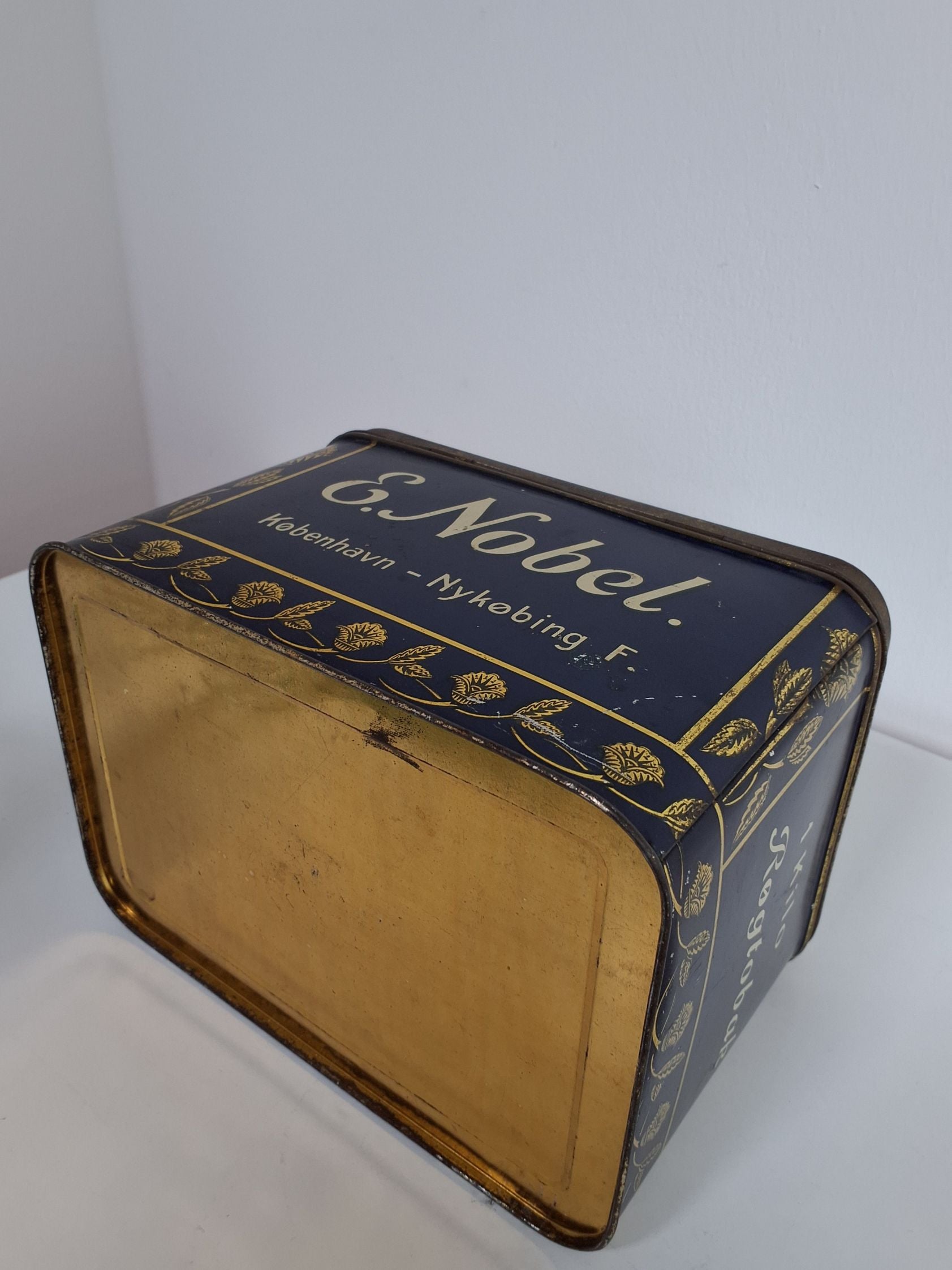E. Nobel tobaksdåse 1kg
