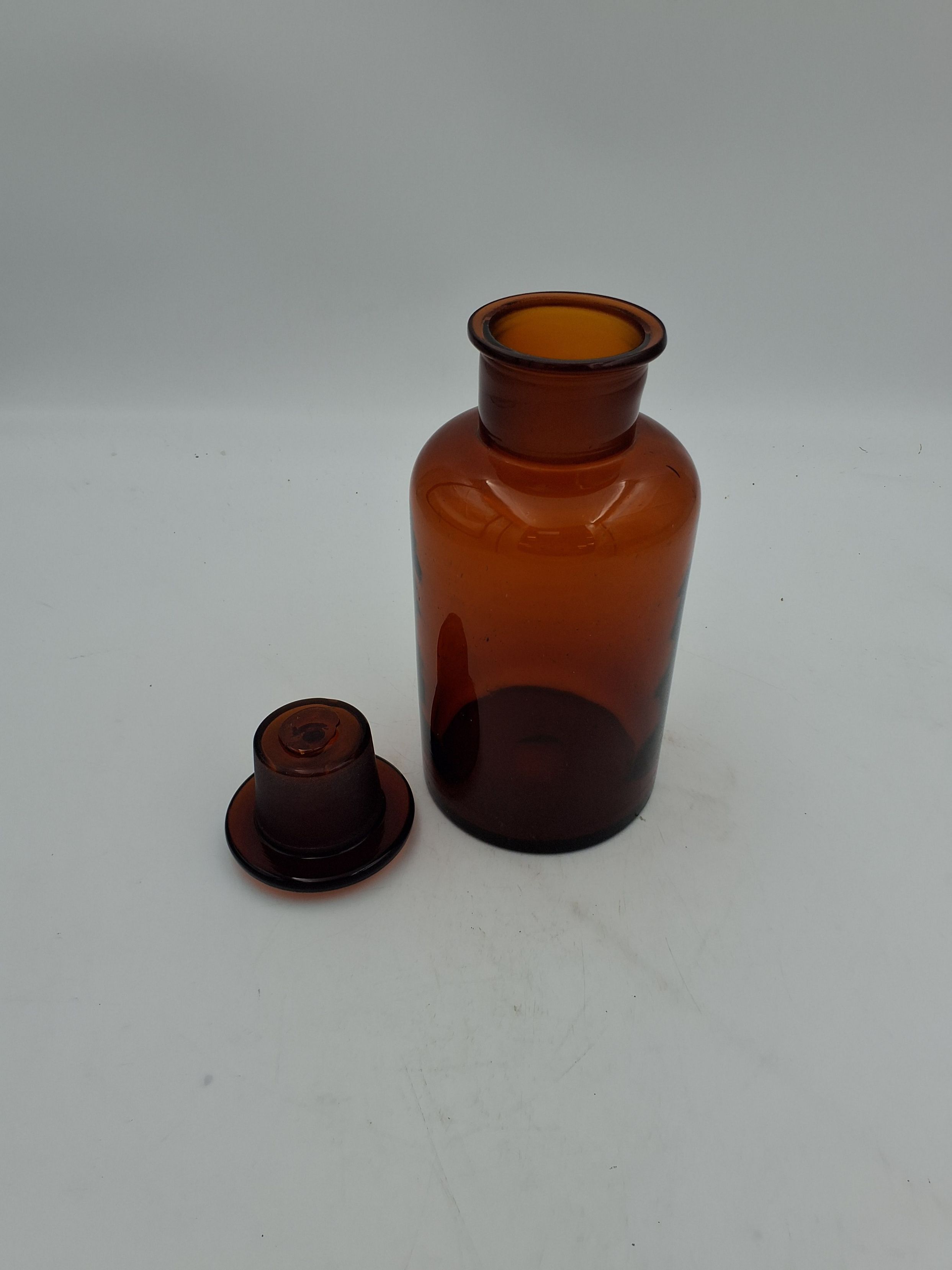 Apotekerkrukke i brunt glas