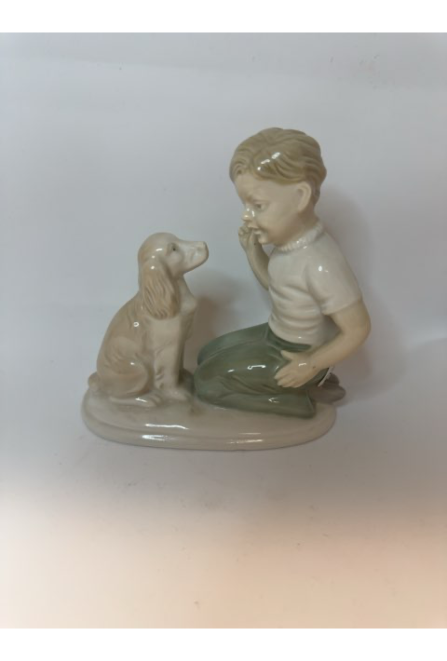 Figur dreng med hunden