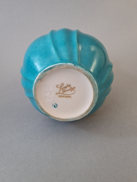 Lyngby porcelæn, Svejfet vase