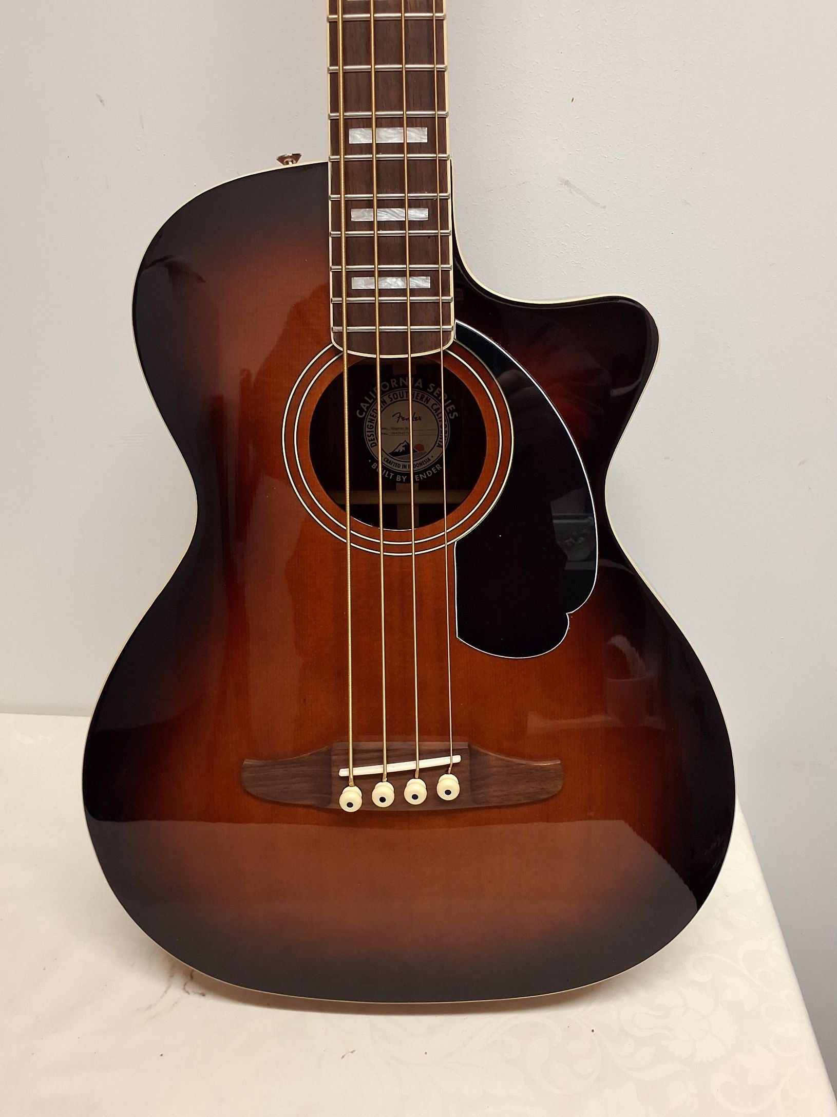 Fender Kingman Bass guitar m. taske