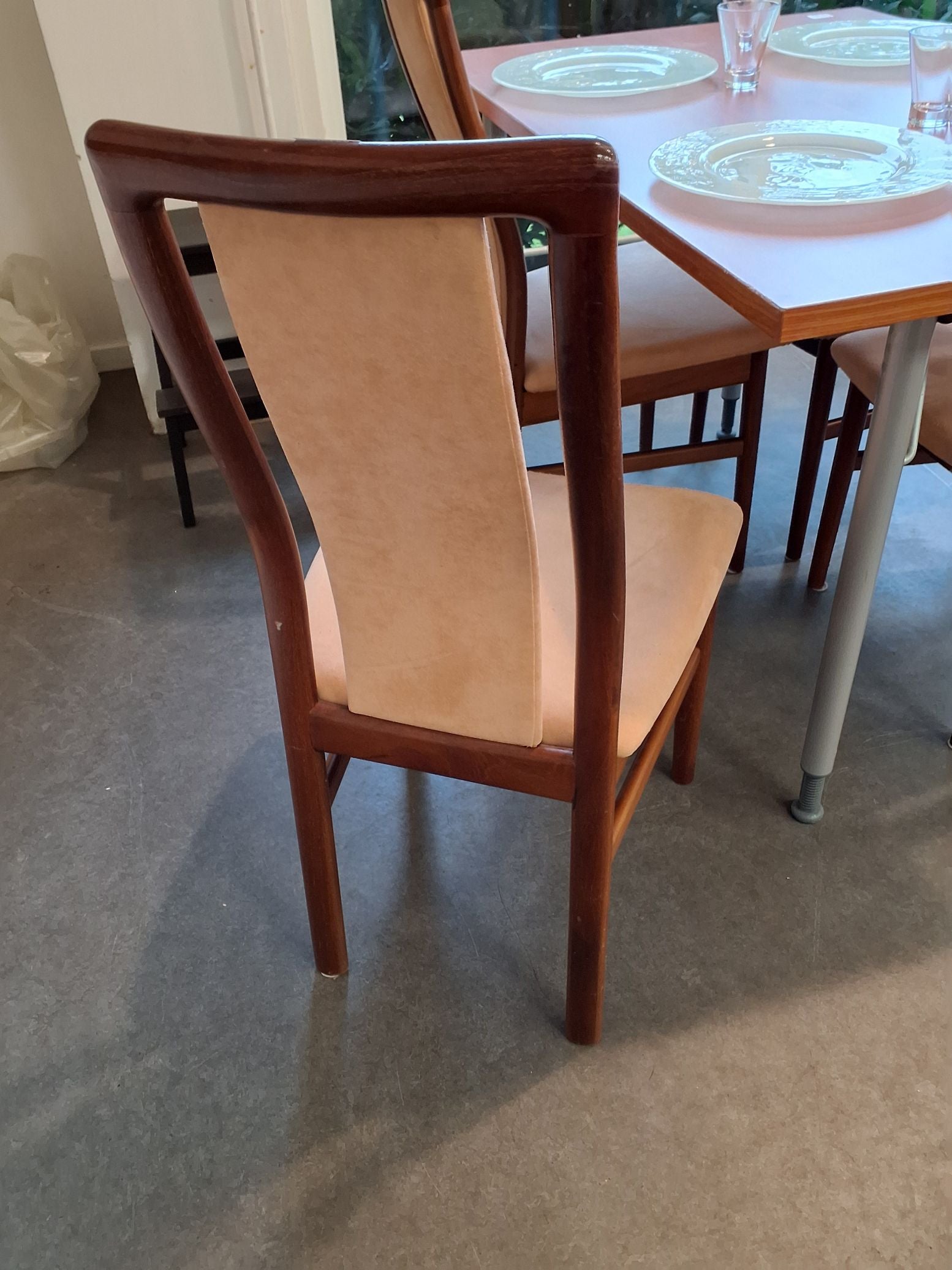 Spisebordstol kirsebær med alcantare i creme