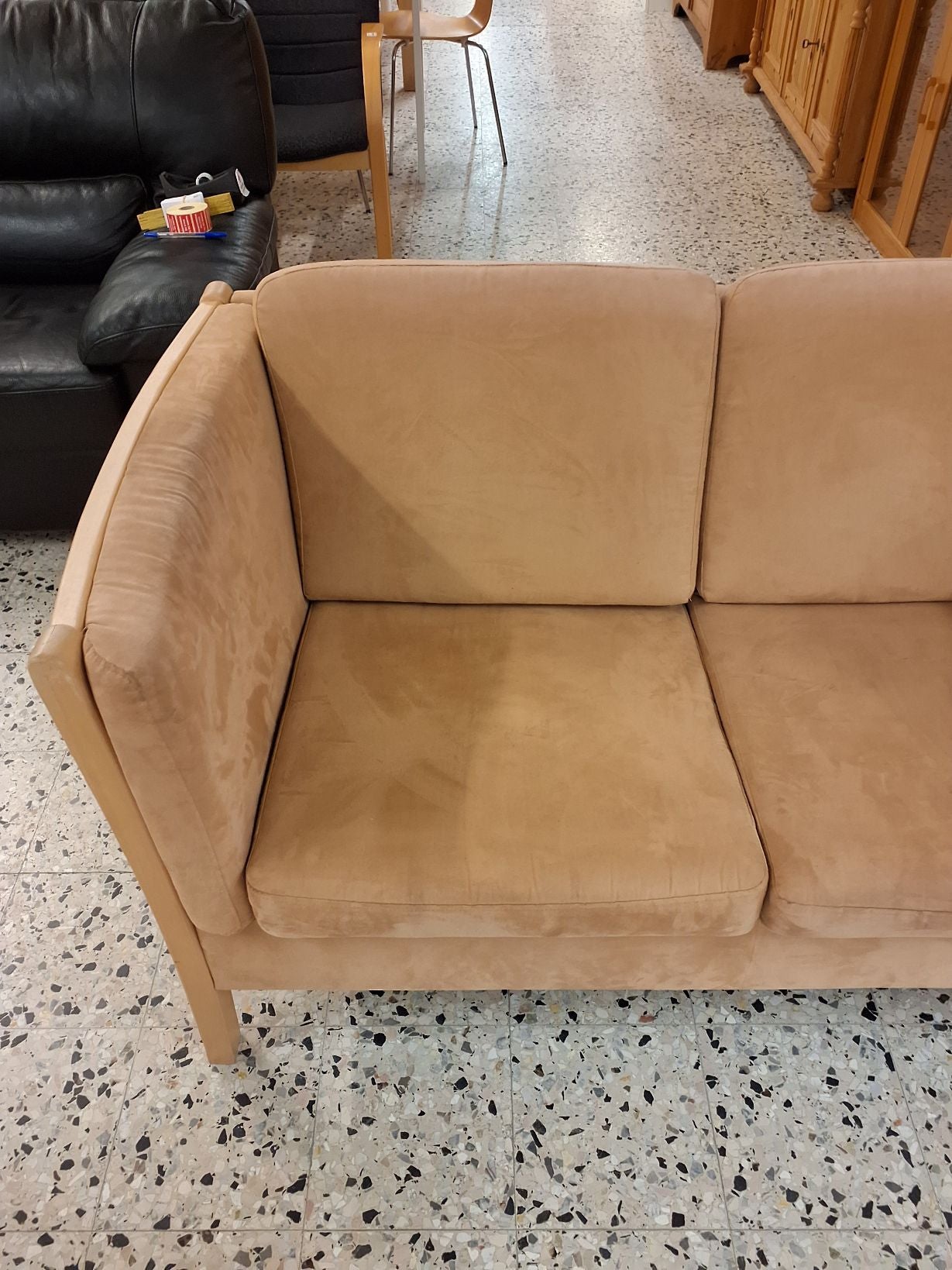 2 pers. Beige sofa