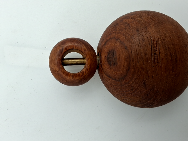 Teak nøddeknækker, trip trap