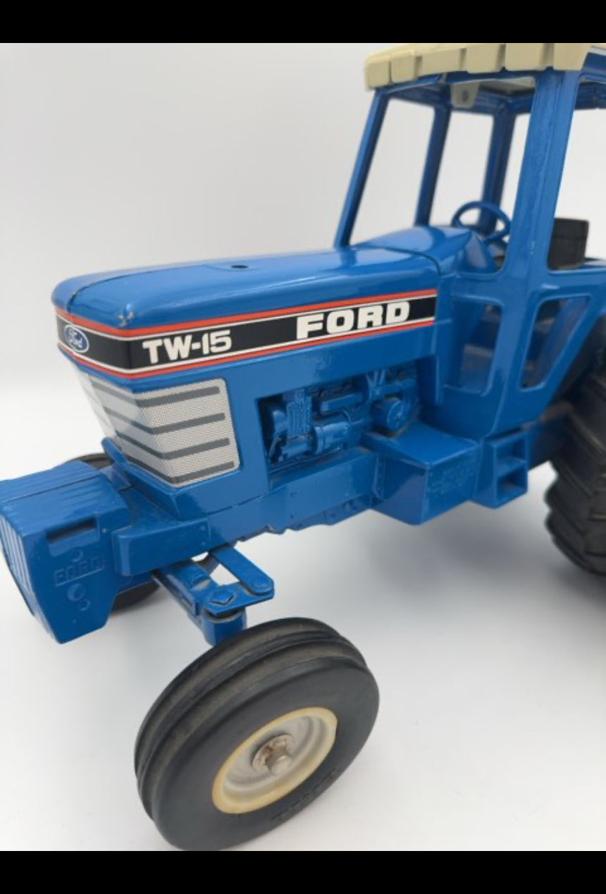 Ford TW-15 metal traktor
