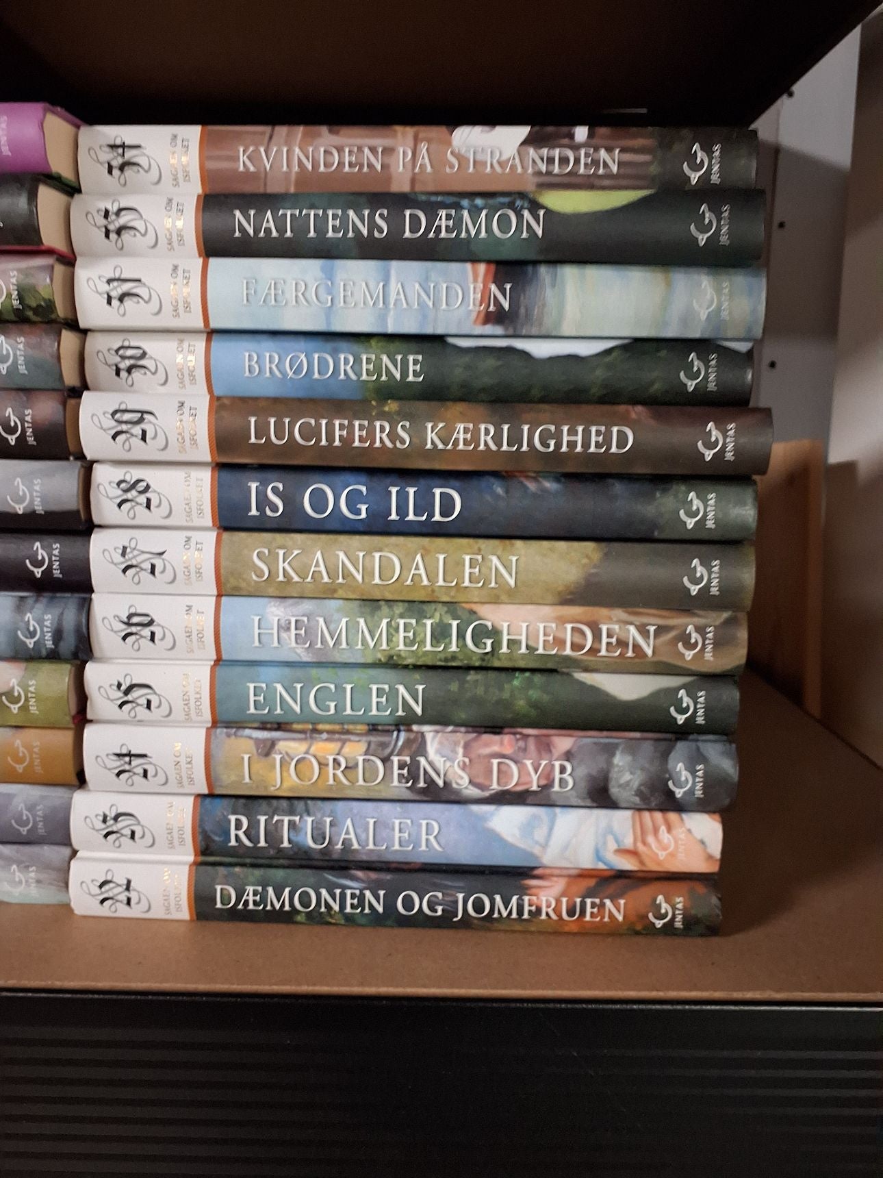Sagaen om Isfolket 45 bind