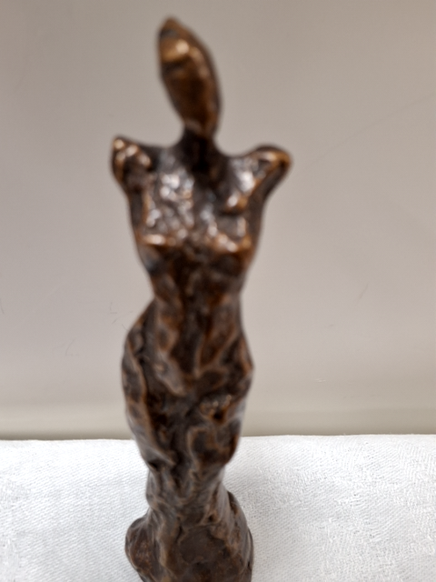 Bronzefigur
