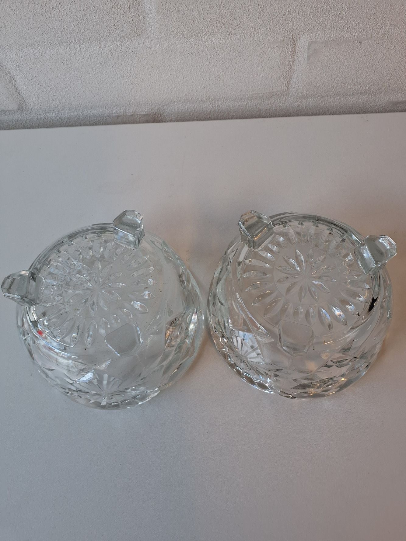 Glasskål på 3 ben